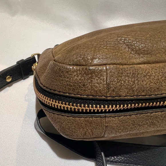 Fossil small crossbody with strap color is black and olive - Picture 5 of 7